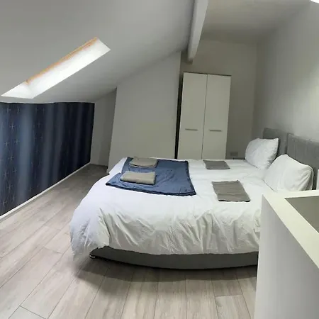 Away From Near Centre Holiday home Leeds (West Yorkshire)
